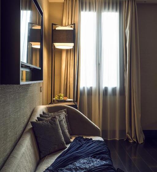 Suite, The Venice Times