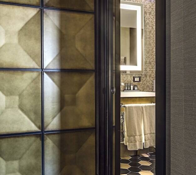 Pokój Klasyczny, The Venice Times