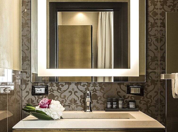 Pokój Klasyczny, The Venice Times