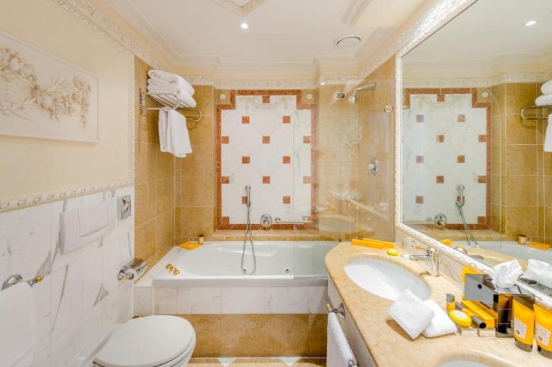 סוויטת ג'וניור נוף לאגם, Villa E Palazzo Aminta