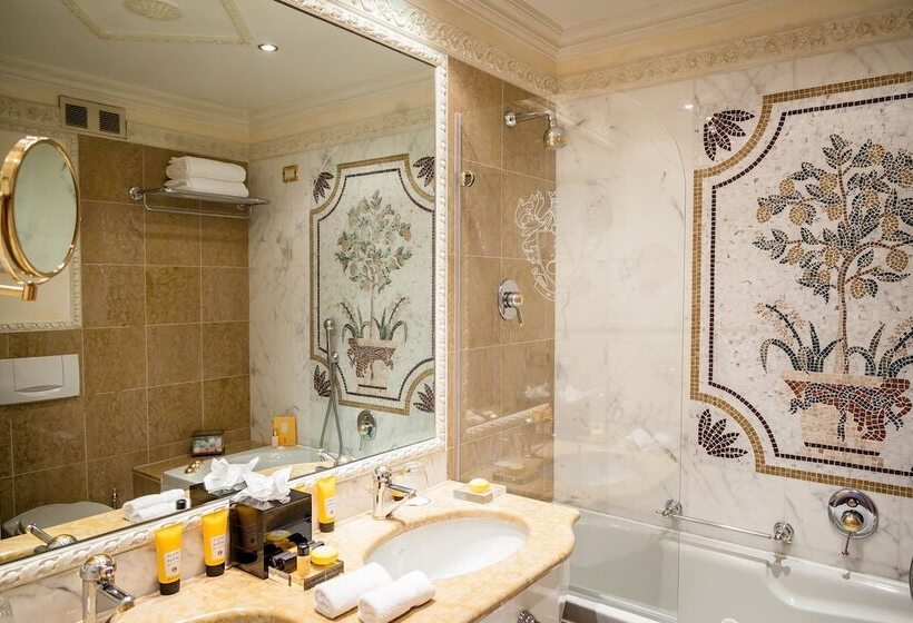 חדר דלוקס נוף לאגם, Villa E Palazzo Aminta