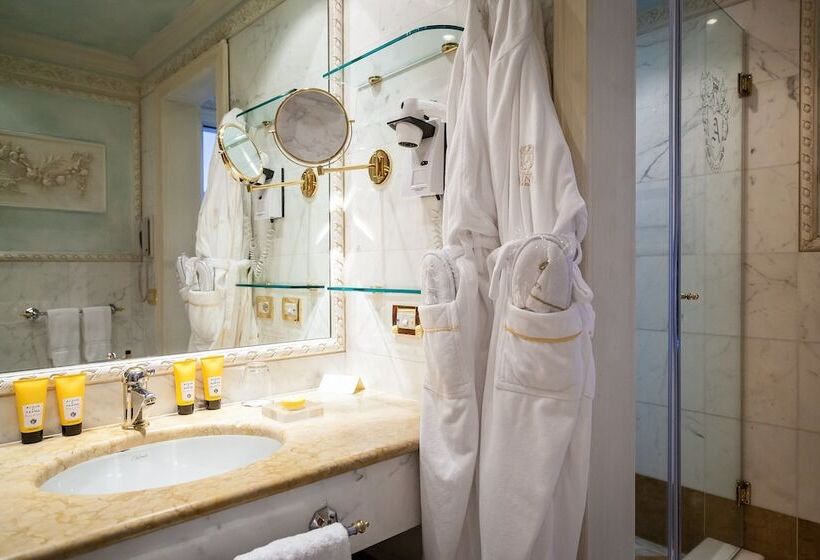 חדר דלוקס נוף לאגם, Villa E Palazzo Aminta