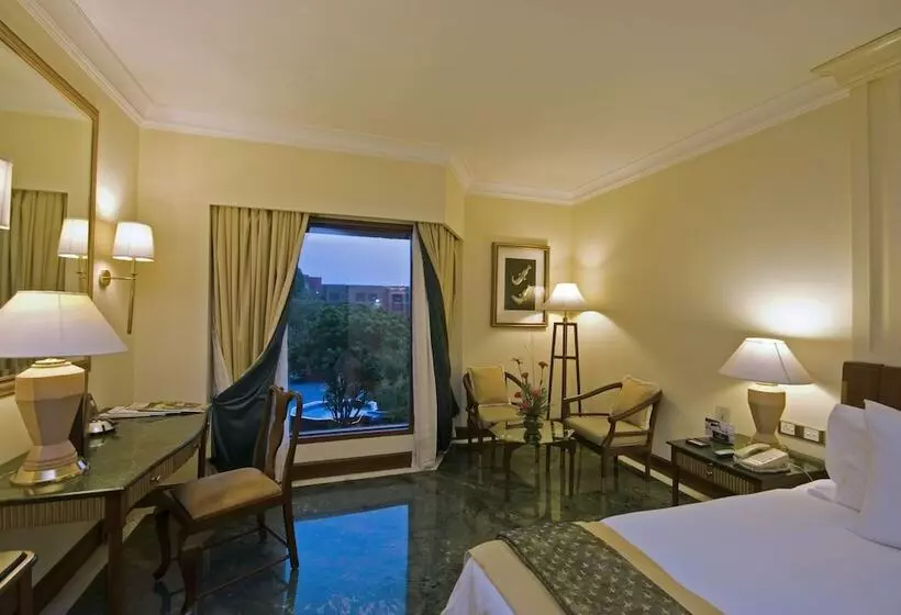 ガーデンビュースタンダードルーム, Itc Mughal, A Luxury Collection Resort & Spa, Agra