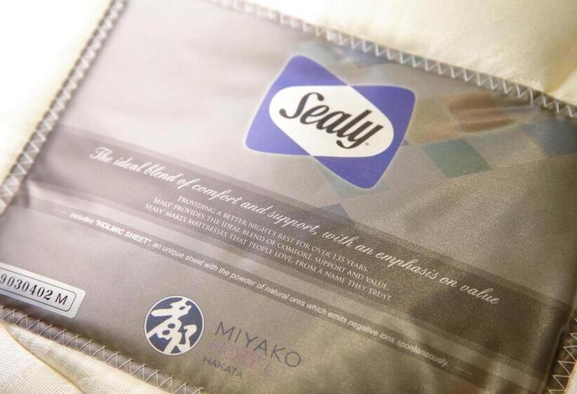 디럭스 룸 킹사이즈 침대, Miyako Hotel Hakata