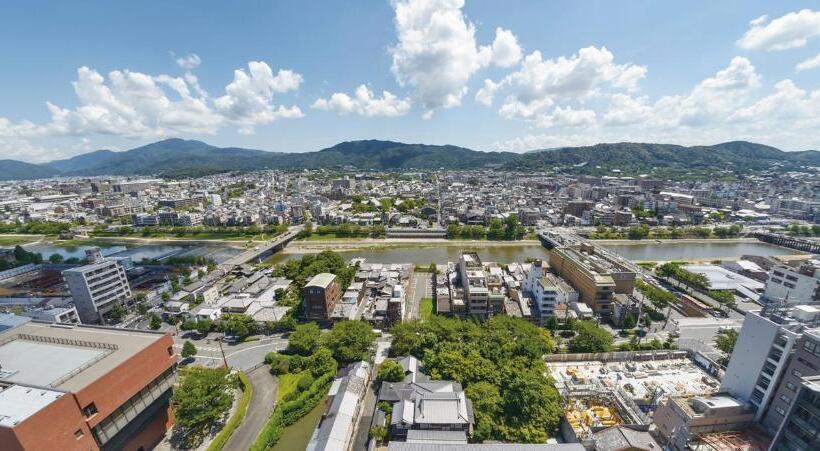 اتاق سوپریور با چشمانداز رودخانه, Okura Kyoto