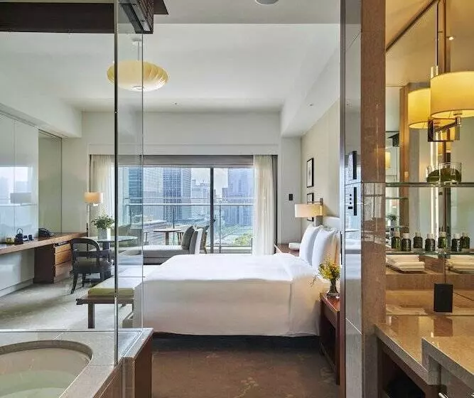 バルコニー付きデラックスルーム, Palace Hotel Tokyo