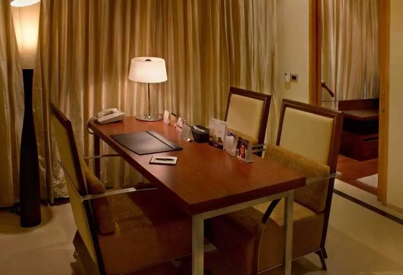 スイート, Radisson Blu Marina Hotel Connaught Place