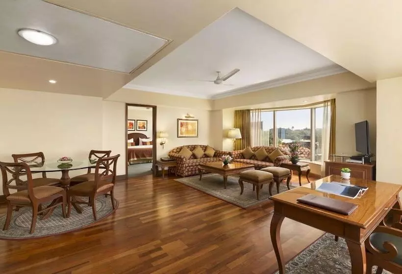 Deluxe-sviitti, Ramada Plaza By Wyndham Palm Grove