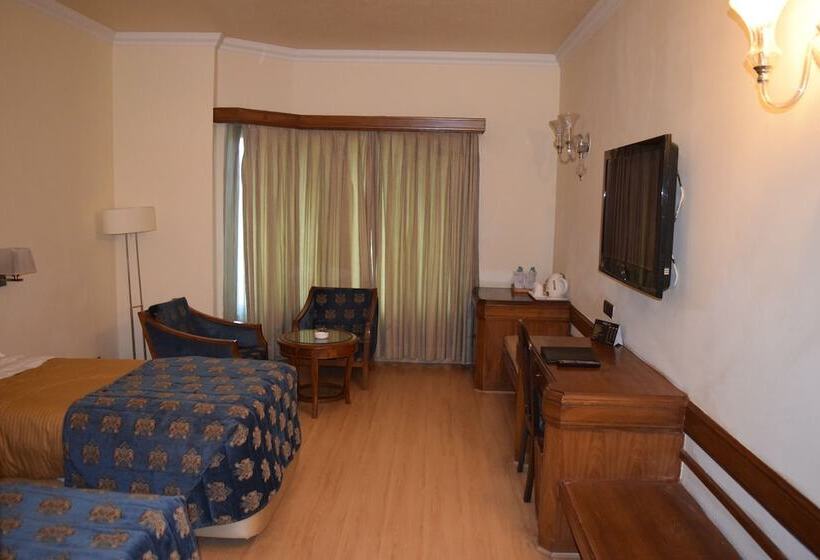 Номер Deluxe, Samrat New Delhi