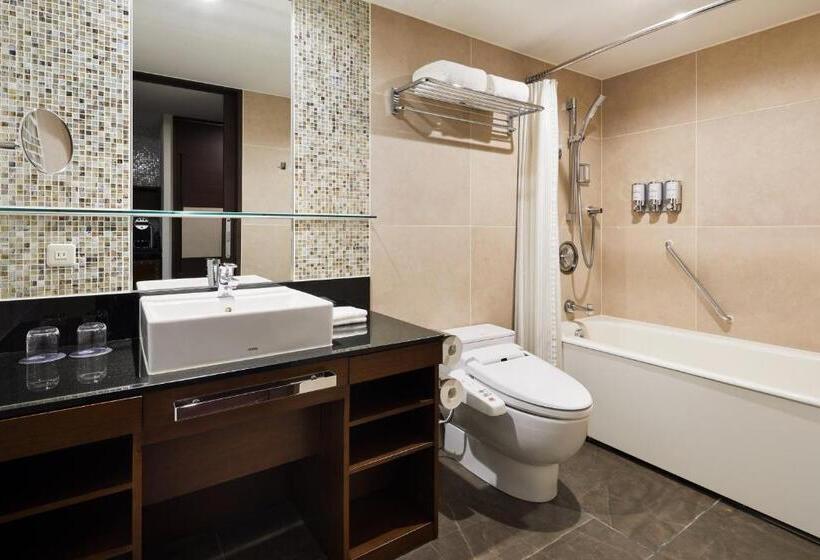 Номер Клуб, Sheraton Grande Tokyo Bay