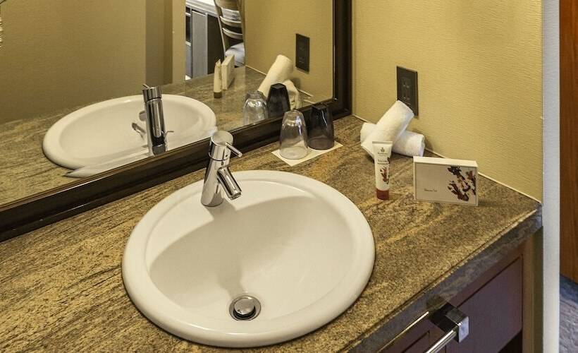 디럭스 룸, The Luigans Spa And Resort