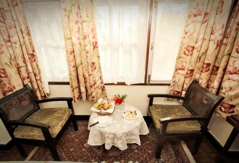 Номер Стандарт, Windamere Hotel   A Colonial Heritage