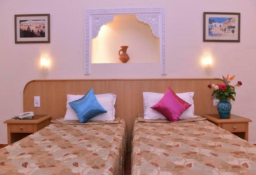 חדר סטנדרט, Continental