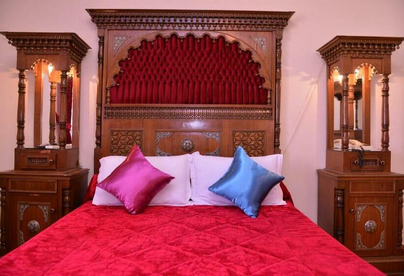 חדר סטנדרט לארבעה, Continental