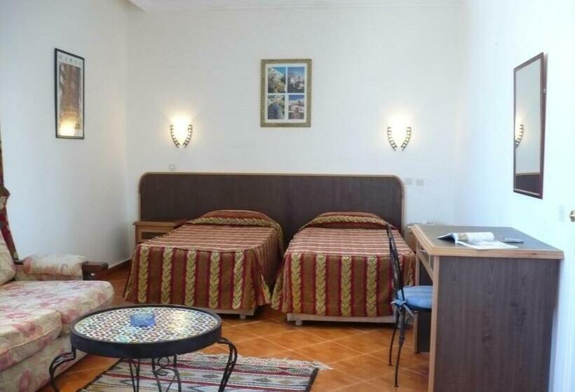 חדר סטנדרט לארבעה, Continental