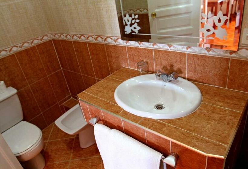 חדר סטנדרט לשלושה, Continental