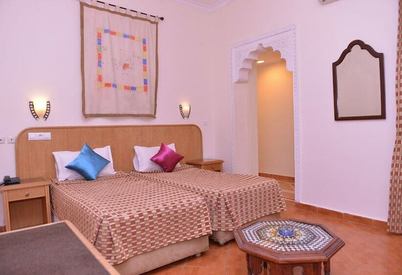 חדר סטנדרט לשלושה, Continental