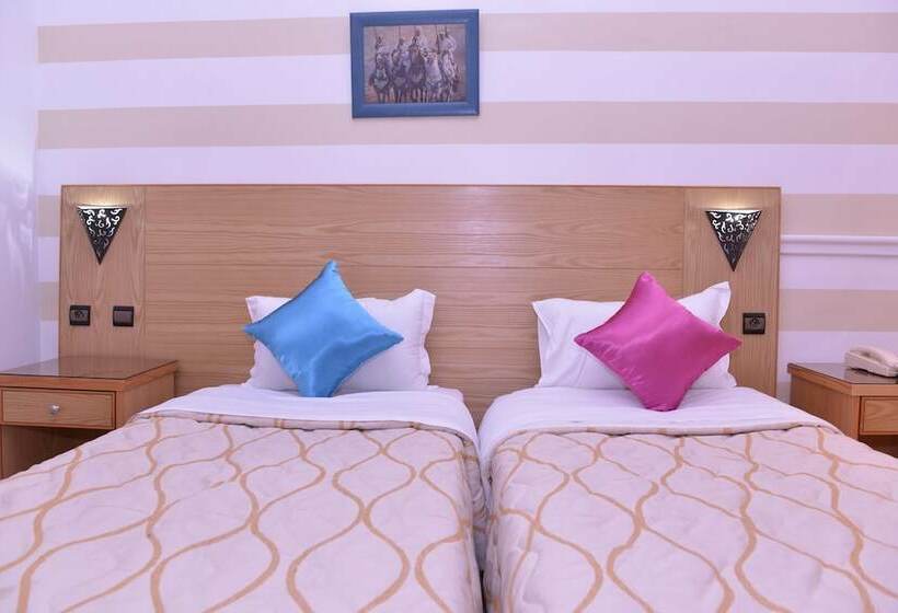 חדר סטנדרט לשלושה, Continental