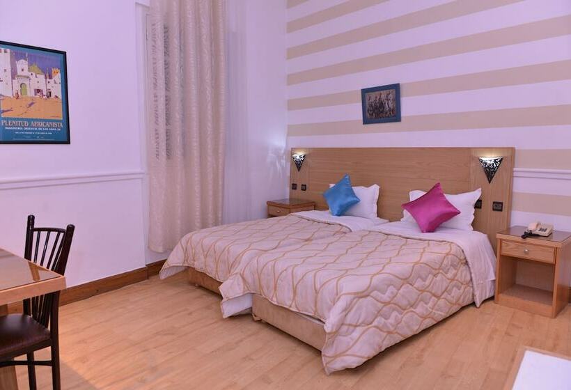 חדר סטנדרט לשלושה, Continental