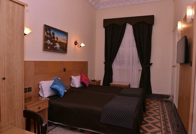 חדר סטנדרט לשלושה, Continental