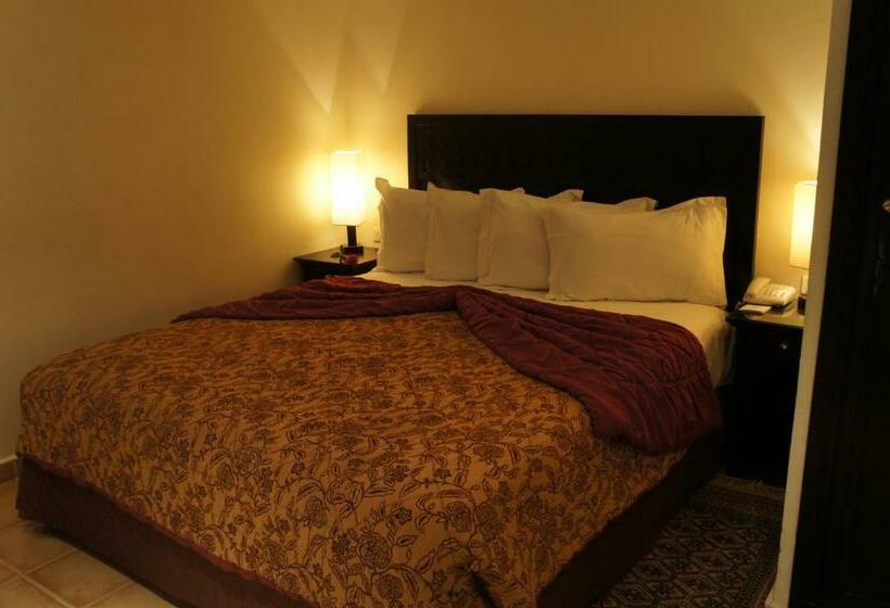 بانگلوی استاندارد, Kennedy Hospitality Resort