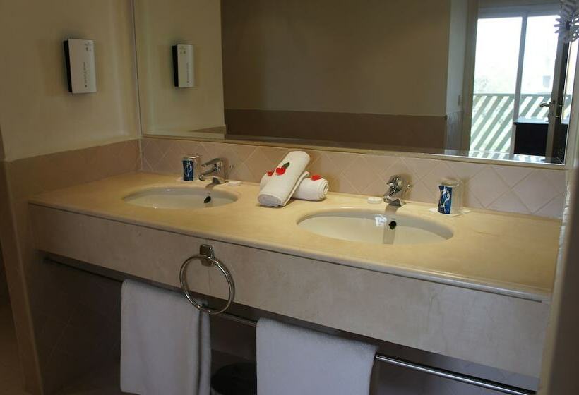 بانگلوی استاندارد, Kennedy Hospitality Resort