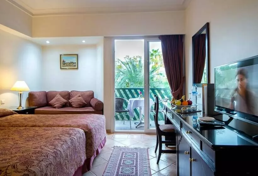 اتاق استاندارد یک نفره, Kennedy Hospitality Resort