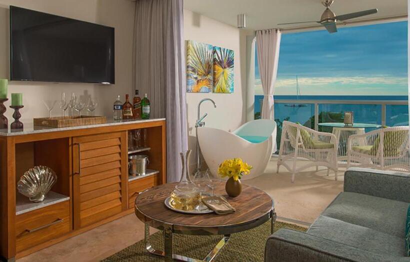 سوییت, Sandals Montego Bay   All Inclusive Couples Only