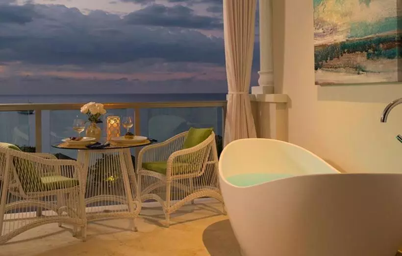 デラックスジュニアスイート, Sandals Montego Bay   All Inclusive Couples Only