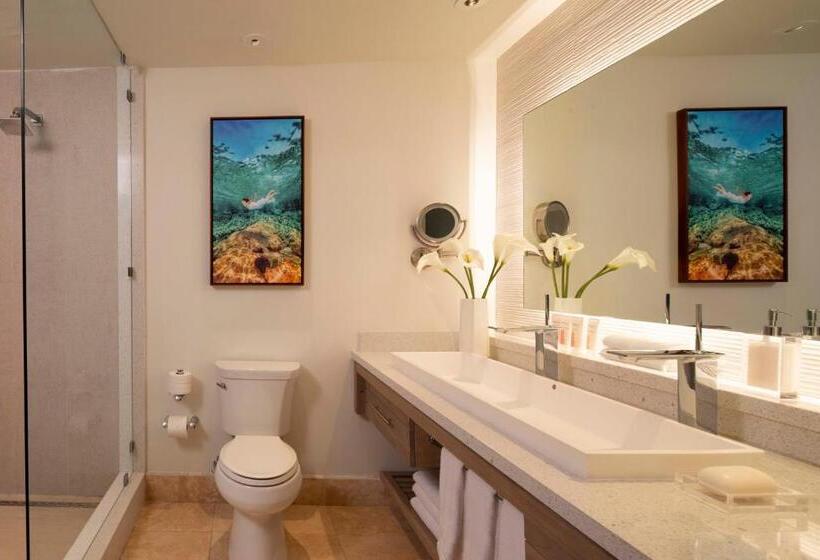 اتاق لوکس با بالکن و چشم‌انداز دریا, Sandals Montego Bay   All Inclusive Couples Only