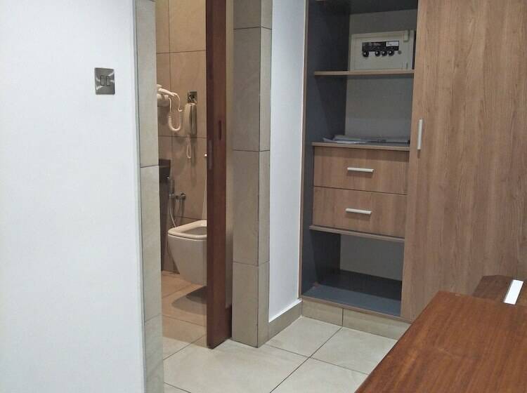 غرفة قياسية, Travellers Beach Hotel & Club