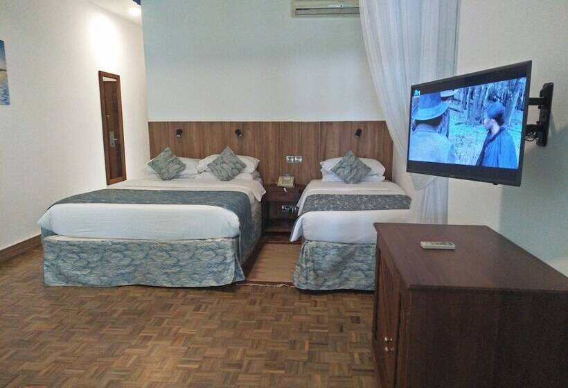 اتاق استاندارد, Travellers Beach Hotel & Club