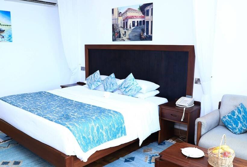اتاق لوکس, Travellers Beach Hotel & Club