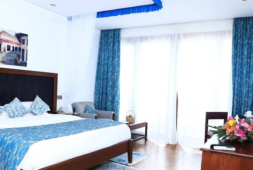 غرفة ديلوكس, Travellers Beach Hotel & Club