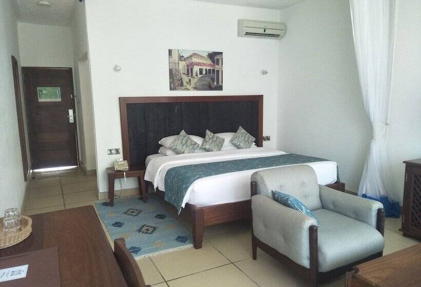 غرفة ديلوكس, Travellers Beach Hotel & Club