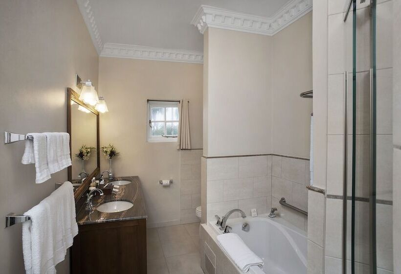 سوییت, Half Moon