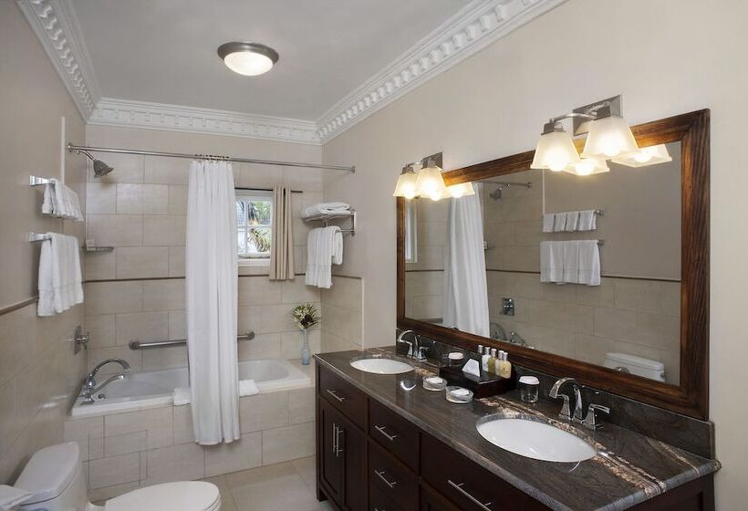 سوییت, Half Moon