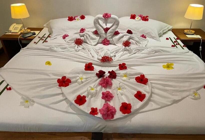 اتاق کلاب, Gangehi Island Resort & Spa