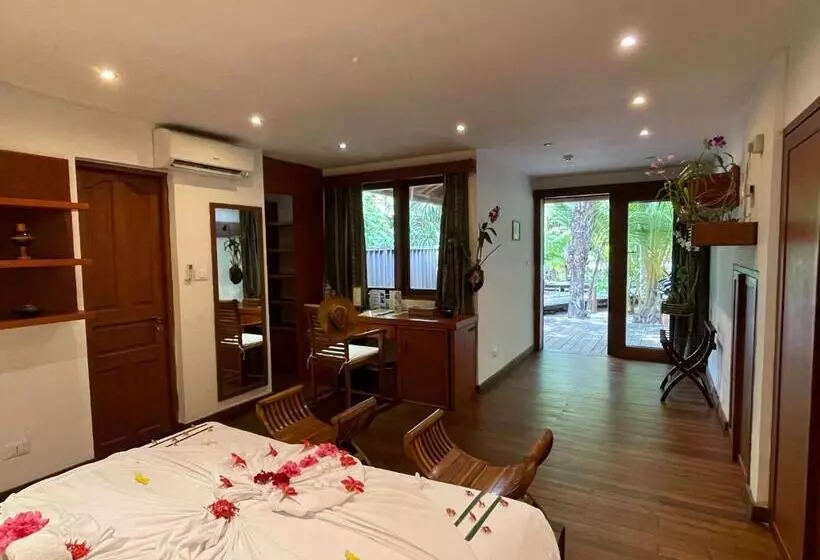 اتاق کلاب, Gangehi Island Resort & Spa