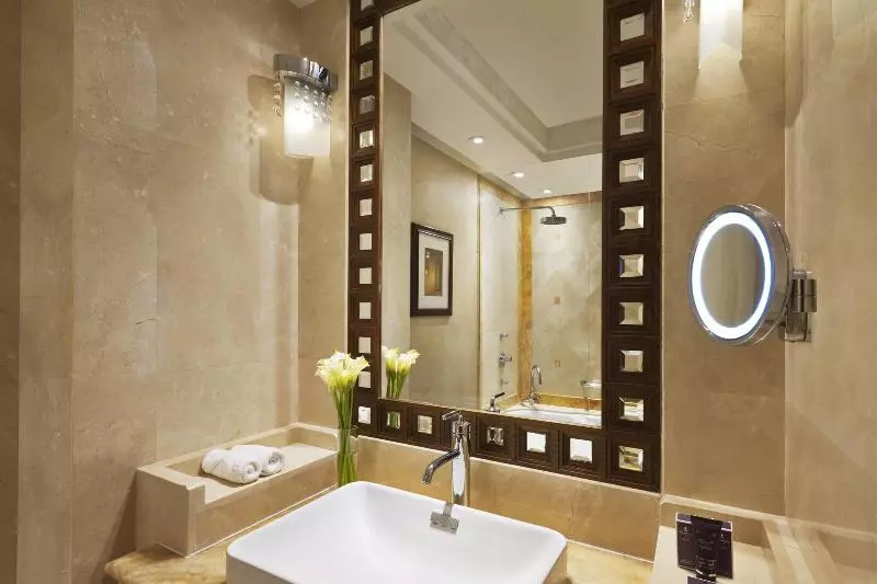 اتاق لوکس با چشمانداز دریا, Al Bustan Palace, A Ritzcarlton