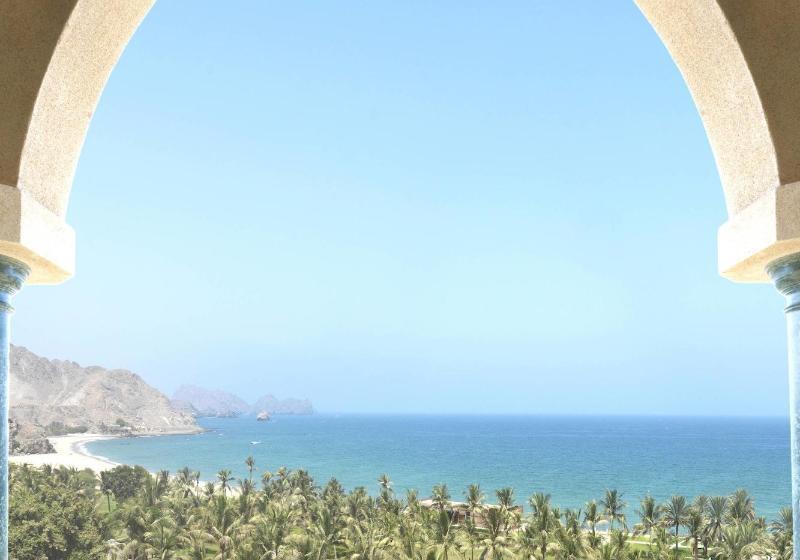 اتاق لوکس با چشمانداز دریا, Al Bustan Palace, A Ritzcarlton