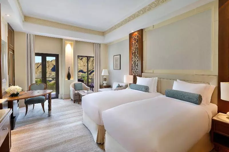اتاق لوکس با چشمانداز دریا, Al Bustan Palace, A Ritzcarlton