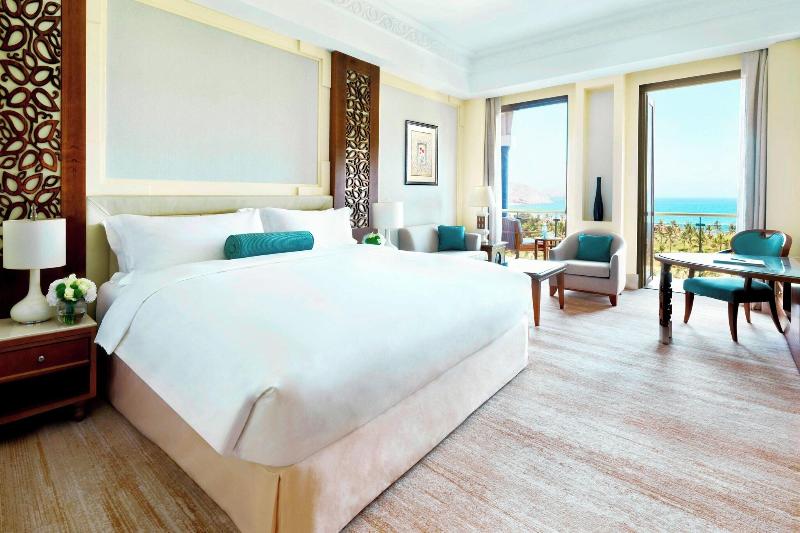 Номер Deluxe Вид на Горы, Al Bustan Palace, A Ritzcarlton