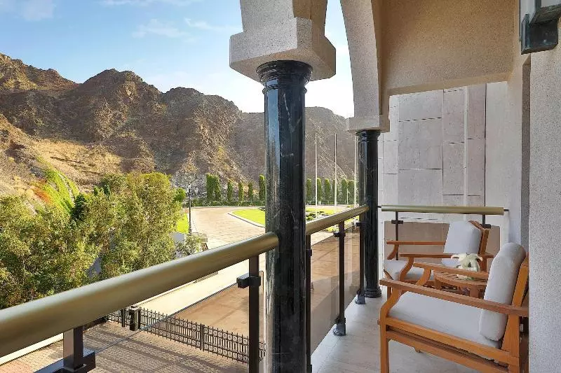 Deluxe Room Mountain View, Al Bustan Palace, A Ritzcarlton