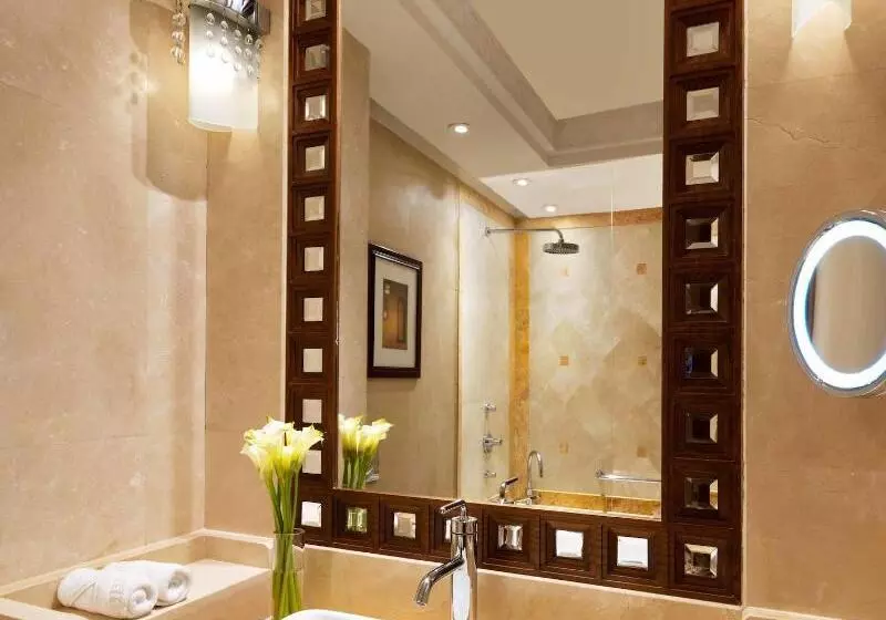 Deluxe Room Mountain View, Al Bustan Palace, A Ritzcarlton