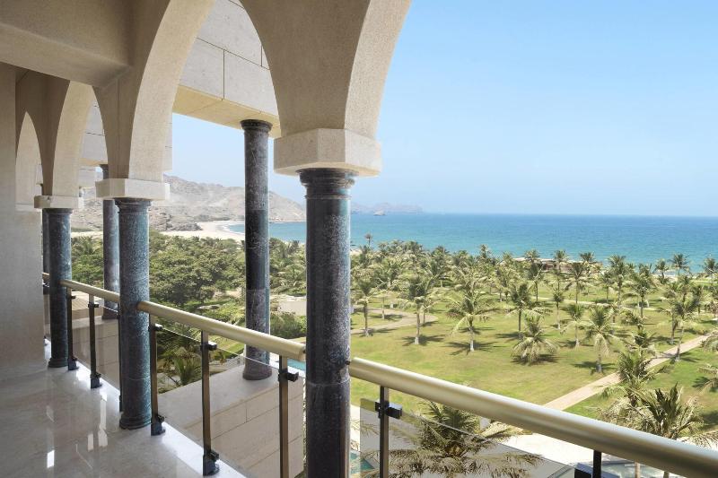 سوییت اجرایی, Al Bustan Palace, A Ritzcarlton