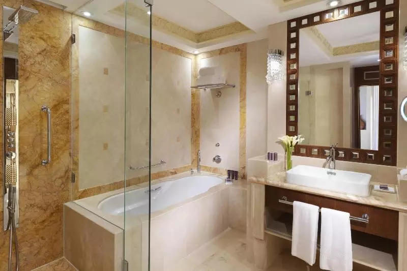 سوییت اجرایی, Al Bustan Palace, A Ritzcarlton