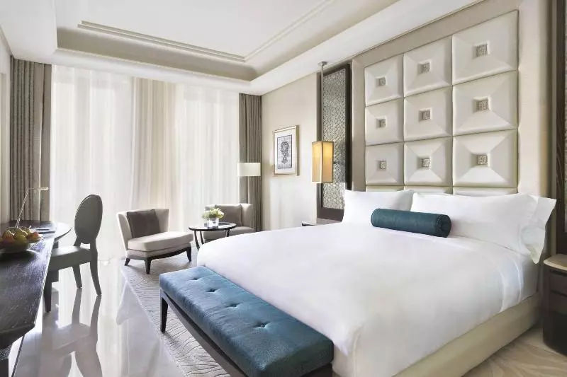 اتاق لوکس با چشمانداز استخر, Al Bustan Palace, A Ritzcarlton