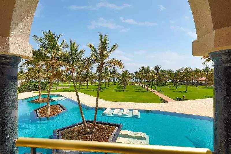 اتاق لوکس با چشمانداز استخر, Al Bustan Palace, A Ritzcarlton