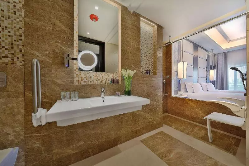اتاق لوکس با چشمانداز استخر, Al Bustan Palace, A Ritzcarlton